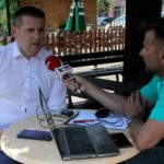 Chmielnik. Letni Raport Dnia. Na zdjęciu (od lewej): Paweł Wójcik - burmistrz Chmielnika i Robert Szumielewicz / Krzysztof Bujnowicz / Radio Kielce