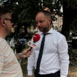 Działoszyce. Letni Raport Dnia. Na zdjęciu (od lewej): Robert Szumielewicz i Stanisław Porada - burmistrz Działoszyc / Krzysztof Bujnowicz / Radio Kielce