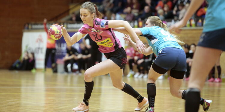 Mecz Korona Handball Kielce - UKS PCM Kościerzyna / Marzena Mąkosa / Radio Kielce