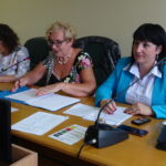 Sesja rady miasta. Od lewej: Monika Woźnicka-Kuzdak - wiceprzewodnicząca rady, Irena Renduda-Dudek - przewodnicząca, Joanna Pikus - wiceprzewodnicząca / Emilia Sitarska / Radio Kielce