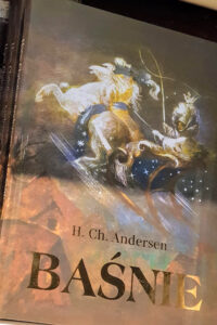 W księgarniach można znaleźć też baśnie Hansa Christiana Andersena po polsku / Anne Sofie Peteresen