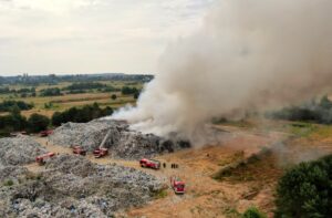 Fałków. Pożar wysypiska śmieci / KP PSP w Końskich