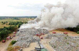 Fałków. Pożar wysypiska śmieci / KP PSP w Końskich