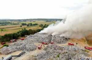 Fałków. Pożar wysypiska śmieci / KP PSP w Końskich