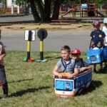 Ostrowiec Świętokrzyski. Dzieci z przedszkola nr 11 bawią się w drogowym miasteczku / Emilia Sitarska / Radio Kielce