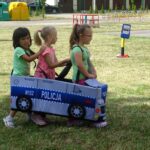 Ostrowiec Świętokrzyski. Dzieci z przedszkola nr 11 bawią się w drogowym miasteczku / Emilia Sitarska / Radio Kielce