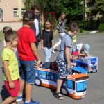 Ostrowiec Świętokrzyski. Dzieci z przedszkola nr 11 bawią się w drogowym miasteczku / Emilia Sitarska / Radio Kielce