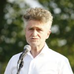 Piaski, gm. Jędrzejów. Piknik rodzinny Prawa i Sprawiedliwości. Na zdjęciu Krzysztof Słoń, senator PiS / Jarosław Kubalski / Radio Kielce