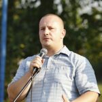 Piaski, gm. Jędrzejów. Piknik rodzinny Prawa i Sprawiedliwości. Na zdjęciu Marcin Piszczek, burmistrz Jędrzejowa / Jarosław Kubalski / Radio Kielce