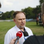 Piaski, gm. Jędrzejów. Piknik rodzinny Prawa i Sprawiedliwości. Na zdjęciu Marek Kwitek, poseł PiS / Jarosław Kubalski / Radio Kielce