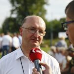 Piaski, gm. Jędrzejów. Piknik rodzinny Prawa i Sprawiedliwości. Na zdjęciu Piotr Wawrzyk, wiceminister spraw zagranicznych / Jarosław Kubalski / Radio Kielce