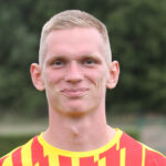 PIOTR PIERZCHAŁA – OBROŃCA; DATA URODZENIA: 29.06.1999; MIEJSCE URODZENIA: Kielce; WZROST/WAGA: 190/88; WYCHOWANEK: Korony Kielce; MECZE/BRAMKI W KORONIE: 3/0; NARODOWOŚĆ: Polska / Korona Kielce