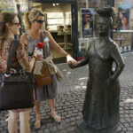 Pomnik pani z jajkami / Marlena Płaska / Mateusz Kaczmarczyk / Radio Kielce