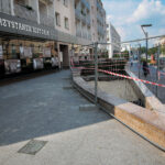 Prace przygotowawcze do montażu pomnika upamiętniającego zmarłego tragicznie w katastrofie smoleńskiej w 2010 roku wicepremiera Przemysława Gosiewskiego / Wiktor Taszłow / Radio Kielce