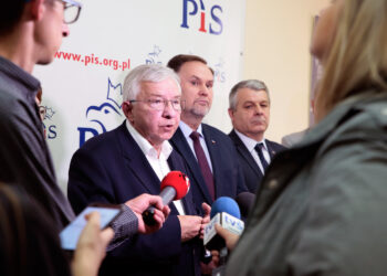 Konferencja PiS. Od lewej: Krzysztof Lipiec, Marek Kwitek i Bogdan Latosiński / Wiktor Taszłow / Radio Kielce