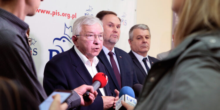Konferencja PiS. Od lewej: Krzysztof Lipiec, Marek Kwitek i Bogdan Latosiński / Wiktor Taszłow / Radio Kielce