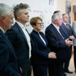 Konferencja PiS. Od lewej: Andrzej Bętkowski, Krzysztof Słoń, Maria Zuba, Krzysztof Lipiec, Marek Kwitek, Bogdan Latosiński i Andrzej Pruś / Wiktor Taszłow / Radio Kielce