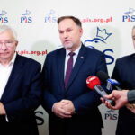 Konferencja PiS. Od lewej: Krzysztof Lipiec, Marek Kwitek i Bogdan Latosiński / Wiktor Taszłow / Radio Kielce