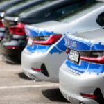 Przekazanie nowych radiowozów świętokrzyskiej policji. W przekazaniu uczestniczyła wojewoda świętokrzyski Agata Wojtyszek / Wiktor Taszłow / Radio Kielce