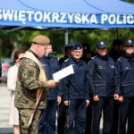 Przekazanie nowych radiowozów świętokrzyskiej policji. W przekazaniu uczestniczyła wojewoda świętokrzyski Agata Wojtyszek / Wiktor Taszłow / Radio Kielce