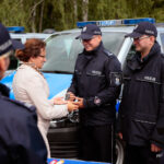 Przekazanie nowych radiowozów świętokrzyskiej policji. W przekazaniu uczestniczyła wojewoda świętokrzyski Agata Wojtyszek / Wiktor Taszłow / Radio Kielce