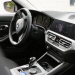 Przekazanie nowych radiowozów świętokrzyskiej policji. W przekazaniu uczestniczyła wojewoda świętokrzyski Agata Wojtyszek / Wiktor Taszłow / Radio Kielce