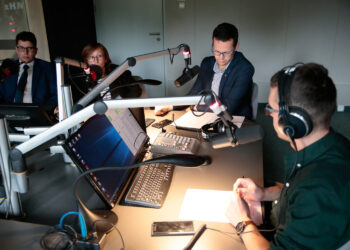 Na zdjęciu: Marcin Stępniewski - kielecki radny, Katarzyna Zapała - kielecka radna, Tomasz Porębski - rzecznik prezydenta Kielc i Wiktor Dziarmaga - Radio Kielce / Wiktor Taszłow / Radio Kielce