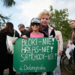 Spotkanie kieleckich radnych i mieszkańców ul. Dobrzyńskiej sprzeciwiających się budowie bloków w sąsiedztwie ich domów / Wiktor Taszłow / Radio Kielce