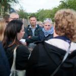 Spotkanie kieleckich radnych i mieszkańców ul. Dobrzyńskiej sprzeciwiających się budowie bloków w sąsiedztwie ich domów / Wiktor Taszłow / Radio Kielce