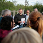 Spotkanie kieleckich radnych i mieszkańców ul. Dobrzyńskiej sprzeciwiających się budowie bloków w sąsiedztwie ich domów / Wiktor Taszłow / Radio Kielce