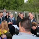 Spotkanie kieleckich radnych i mieszkańców ul. Dobrzyńskiej sprzeciwiających się budowie bloków w sąsiedztwie ich domów / Wiktor Taszłow / Radio Kielce