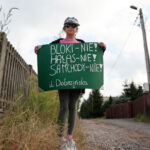 Spotkanie kieleckich radnych i mieszkańców ul. Dobrzyńskiej sprzeciwiających się budowie bloków w sąsiedztwie ich domów / Wiktor Taszłow / Radio Kielce