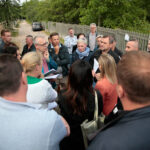 Spotkanie kieleckich radnych i mieszkańców ul. Dobrzyńskiej sprzeciwiających się budowie bloków w sąsiedztwie ich domów / Wiktor Taszłow / Radio Kielce