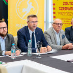 Posiedzenie komisji sportu, turystyki i promocji rady miasta. Od lewej: Karol Wilczyński - przewodniczący komisji sportu, turystyki i promocji rady miasta, Bogdan Wenta - prezydent Kielc, Marian Urban - wiceprezes zarządu PGE Vive, architekt Andrzej Detka / Wiktor Taszłow / Radio Kielce