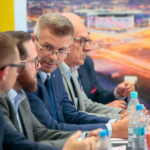 Posiedzenie komisji sportu, turystyki i promocji rady miasta. Na pierwszym planie: Bogdan Wenta - prezydent Kielc / Wiktor Taszłow / Radio Kielce