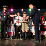 Korowód Festiwalowy i koncert Największego Zespołu Rockowego. Harcmistrz Tomasz Rejmer - komendant ZHP Chorągwi Kieleckiej i Bogdan Wenta - prezydent Kielc / Wiktor Taszłow / Radio Kielce