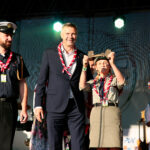 Korowód Festiwalowy i koncert Największego Zespołu Rockowego. Harcmistrz Tomasz Rejmer - komendant ZHP Chorągwi Kieleckiej i Bogdan Wenta - prezydent Kielc / Wiktor Taszłow / Radio Kielce