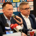 Konferencja prasowa Korony Kielce. Od lewej: Piotr Dulnik - prezes Suzuki Motor Poland, Krzysztof Zając - prezes zarządu Korony / Wiktor Taszłow / Radio Kielce