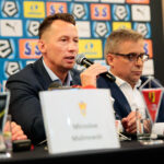 Konferencja prasowa Korony Kielce. Od lewej: Piotr Dulnik - prezes Suzuki Motor Poland, Krzysztof Zając - prezes zarządu Korony / Wiktor Taszłow / Radio Kielce