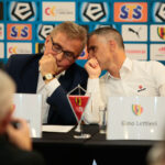 Konferencja prasowa Korony Kielce. Od lewej: Krzysztof Zając - prezes zarządu Korony, Gino Lettieri - trener Korony / Wiktor Taszłow / Radio Kielce