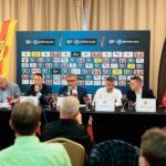 Konferencja prasowa Korony Kielce. Od lewej: Jakub Żubrowski - pomocnik Korony, Mirosław Malinowski - prezes ŚZPN, Piotr Dulnik - prezes Suzuki Motor Poland, Krzysztof Zając - prezes zarządu Korony, Gino Lettieri - trener Korony, Rafał Kielczyk - rzecznik prasowy Korony, Adnan Kovacević - obrońca Korony / Wiktor Taszłow / Radio Kielce