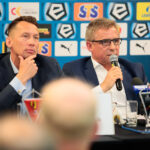 Konferencja prasowa Korony Kielce. Od lewej: Piotr Dulnik - prezes Suzuki Motor Poland, Krzysztof Zając - prezes zarządu Korony / Wiktor Taszłow / Radio Kielce