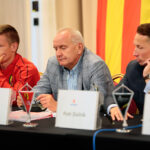 Konferencja prasowa Korony Kielce. Od lewej: Od lewej: Jakub Żubrowski - pomocnik Korony, Mirosław Malinowski - prezes ŚZPN, Piotr Dulnik - prezes Suzuki Motor Poland / Wiktor Taszłow / Radio Kielce