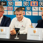 Konferencja prasowa Korony Kielce. Krzysztof Zając - prezes zarządu Korony, Gino Lettieri - trener Korony, Rafał Kielczyk - rzecznik prasowy Korony / Wiktor Taszłow / Radio Kielce