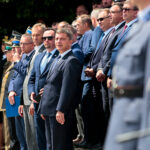 Święty Krzyż. Wojewódzkie Obchody Święta Policji. Na zdjęciu (od lewej): Zbigniew Piątek - wójt Piekoszowa, Paweł Faryna - starosta jędrzejowski i Andrzej Pruś - przewodniczący sejmiku województwa / Wiktor Taszłow / Radio Kielce