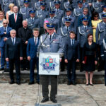 Święty Krzyż. Wojewódzkie Obchody Święta Policji. Na zdjęciu (przemawia): Paweł Dierżak - komendant wojewódzki policji w Kielcach / Wiktor Taszłow / Radio Kielce