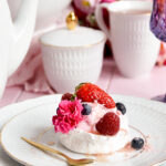 Wyroby z Ćmielowa, które zostaną wysłane na expo do Dubaju. Zestaw Sofia / Polskie Fabryki Porcelany Ćmielów i Chodzież S.A.