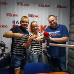 Bielsko-Biała. Bajkowe lato z Radiem Kielce. Łukasz Luszczak - redaktor naczelny Radia Bielsko oraz Izabela Mortas i Daniel Lenart - Radio Kielce.JPG / Radio Kielce