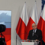 Warszawa. Prezes PiS Jarosław Kaczyński zaprezentował nazwiska kandydatów, którzy znajdą się na pierwszych miejscach list wyborczych PiS w wyborach parlamentarnych / Michał Kita / Radio Kielce