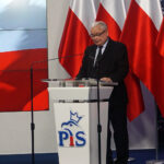 Warszawa. Prezes PiS Jarosław Kaczyński zaprezentował nazwiska kandydatów, którzy znajdą się na pierwszych miejscach list wyborczych PiS w wyborach parlamentarnych / Michał Kita / Radio Kielce
